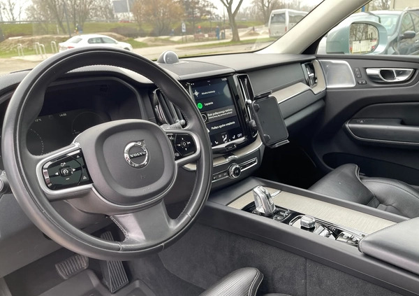 Volvo XC 60 cena 139900 przebieg: 137600, rok produkcji 2018 z Warszawa małe 379